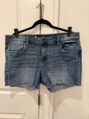 KUT from the Kloth Gidget Mid-Rise Fray Shorts - Medium Wash Size 14